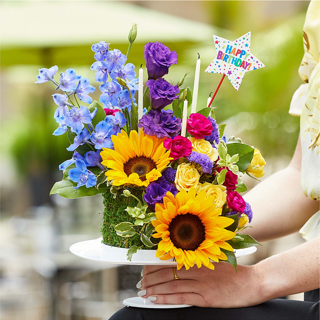 Star of the Day Floral Cake – Sandy Run Sndwich Shop And Florist Llc, Gaston SC
